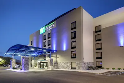 Photo 2 - Holiday Inn Express & Suites Jackson Downtown - Coliseum by IHG