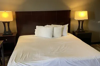 Photo 2 - Tourist Inn