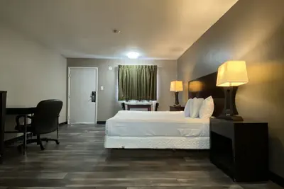 Photo 4 - Tourist Inn