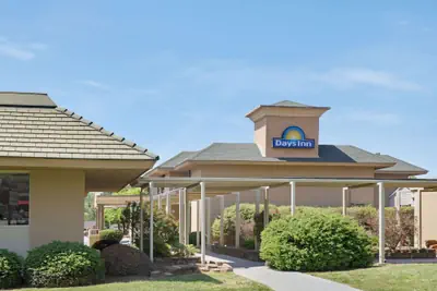 Photo 2 - Days Inn by Wyndham Charlotte/Woodlawn Near Carowinds