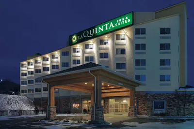 Photo 2 - La Quinta Inn & Suites by Wyndham Butte