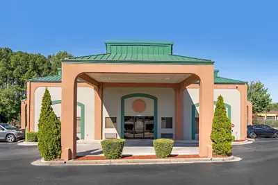 Photo 2 - Quality Inn & Suites Stockbridge Atlanta South I-75