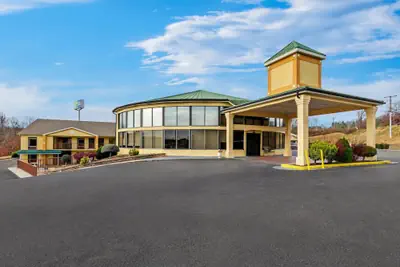 Photo 2 - Quality Inn Hillsville