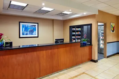 Photo 3 - La Quinta Inn & Suites by Wyndham Thousand Oaks-Newbury Park