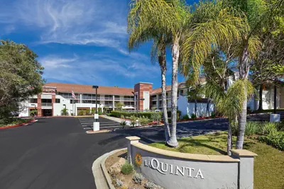 Photo 2 - La Quinta Inn & Suites by Wyndham Thousand Oaks-Newbury Park