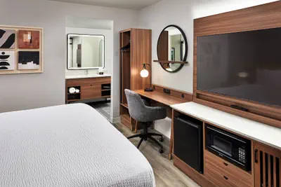 Photo 5 - La Quinta Inn & Suites by Wyndham Thousand Oaks-Newbury Park