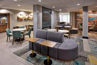 Photo 4 - La Quinta Inn & Suites by Wyndham Thousand Oaks-Newbury Park