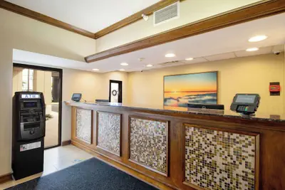 Photo 3 - Econo Lodge Inn & Suites Foley - North Gulf Shores