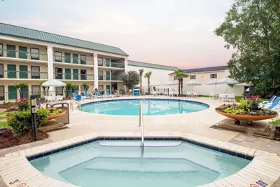 Photo 2 - Econo Lodge Inn & Suites Foley - North Gulf Shores