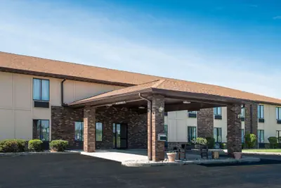 Photo 2 - Days Inn by Wyndham Pontoon Beach