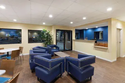Photo 4 - Days Inn by Wyndham Biloxi Beach