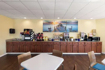Photo 2 - Days Inn by Wyndham Biloxi Beach
