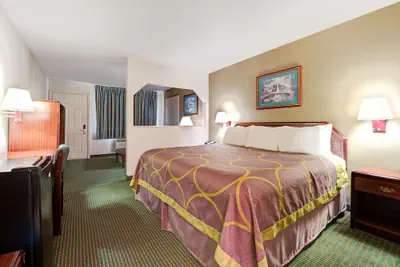Photo 4 - Super 8 by Wyndham Richardson Dallas
