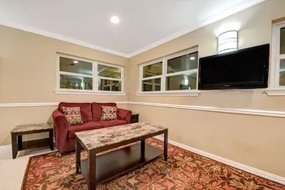 Photo 2 - Super 8 by Wyndham Richardson Dallas