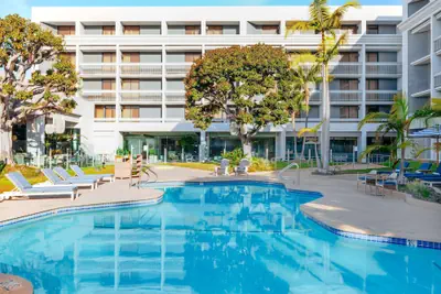 Photo 2 - Hotel MDR Marina del Rey - a DoubleTree by Hilton
