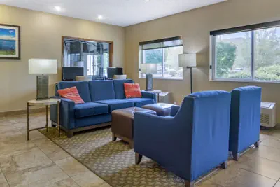 Photo 4 - Comfort Inn & Suites Bothell - Seattle North