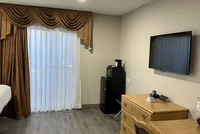 Photo 3 - Days Inn by Wyndham Medford