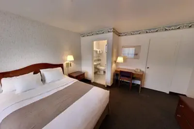 Photo 3 - Monterey Fairgrounds Inn
