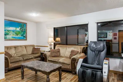 Photo 3 - Howard Johnson by Wyndham Wichita Airport