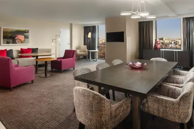 Photo 5 - Crowne Plaza Dallas Market Ctr - Love Field by IHG