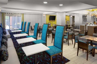 Photo 5 - Hampton Inn & Suites Nashville-Airport