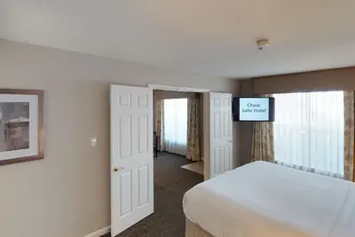 Photo 4 - Chase Suites Hotel Brea-Fullerton