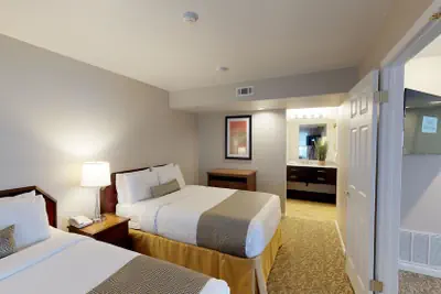 Photo 5 - Chase Suite Hotel Newark-Fremont