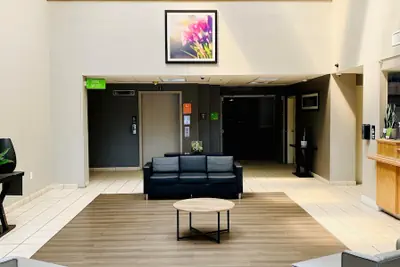 Photo 3 - La Quinta Inn & Suites by Wyndham Ft Lauderdale Cypress Cr
