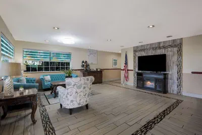 Photo 4 - Quality Inn & Suites Medford Airport