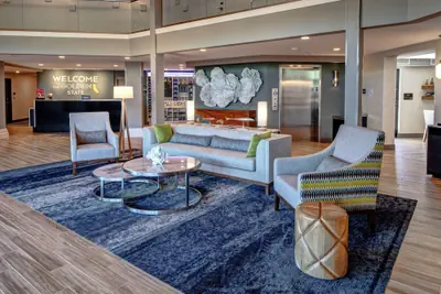 Photo 4 - Hampton Inn Vallejo