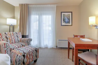 Photo 2 - Comfort Inn & Suites At Dollywood Lane