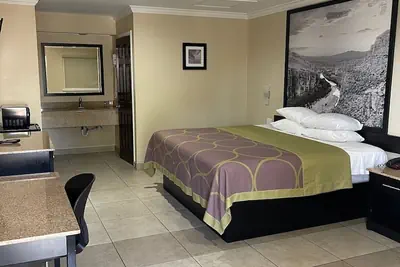 Photo 4 - Super 8 Wyndham McAllen Downtown- City Center-Plaza Mall-Airport