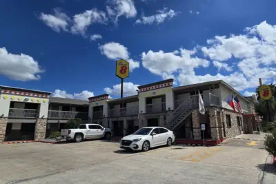 Photo 2 - Super 8 Wyndham McAllen Downtown- City Center-Plaza Mall-Airport