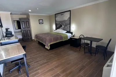 Photo 3 - Super 8 Wyndham McAllen Downtown- City Center-Plaza Mall-Airport