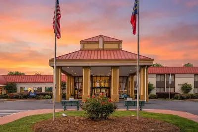 Photo 2 - Village Inn Clemmons/Winston Salem, Trademark by Wyndham