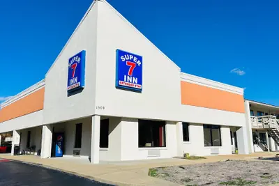 Photo 2 - Super 7 Inn Tupelo