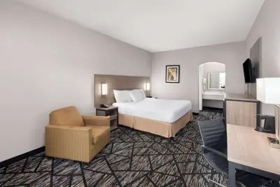 Photo 5 - Baymont by Wyndham Mobile/Tillmans Corner