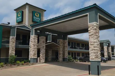Photo 2 - Quality Inn & Suites Garland - East Dallas