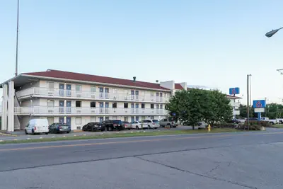 Photo 2 - Motel 6 Cincinnati, OH