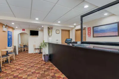 Photo 3 - Econo Lodge Mechanicsburg - Harrisburg West