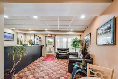 Photo 5 - Econo Lodge Mechanicsburg - Harrisburg West