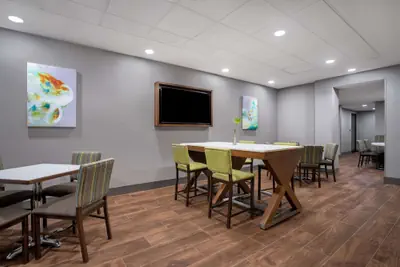 Photo 4 - Hampton Inn Iowa City/Coralville