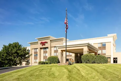 Photo 2 - Hampton Inn Iowa City/Coralville
