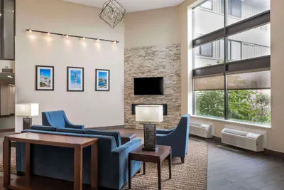 Photo 3 - Comfort Inn & Suites Indianapolis Northwest - College Park