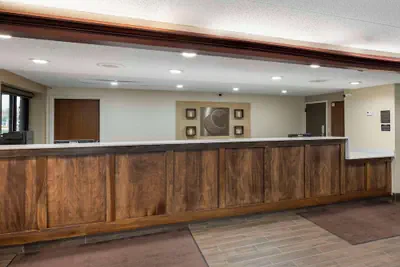 Photo 4 - Comfort Inn & Suites Indianapolis Northwest - College Park