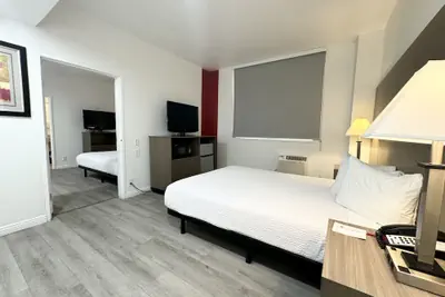 Photo 5 - Ramada by Wyndham San Diego Airport