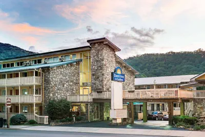 Photo 2 - Days Inn & Suites by Wyndham Downtown Gatlinburg Parkway