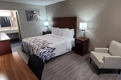 Photo 2 - Red Roof Inn LaGrange