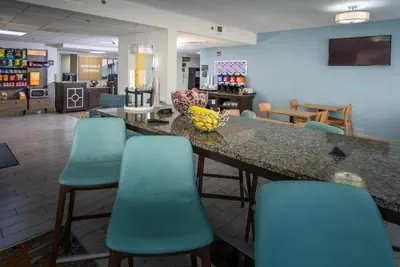 Photo 3 - Hampton Inn Tampa-International Airport/Westshore