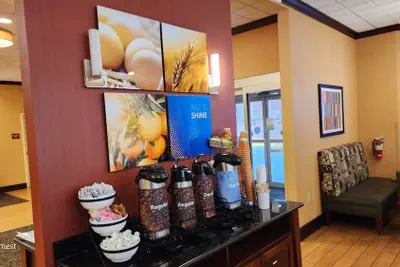 Photo 4 - Comfort Inn Ballston